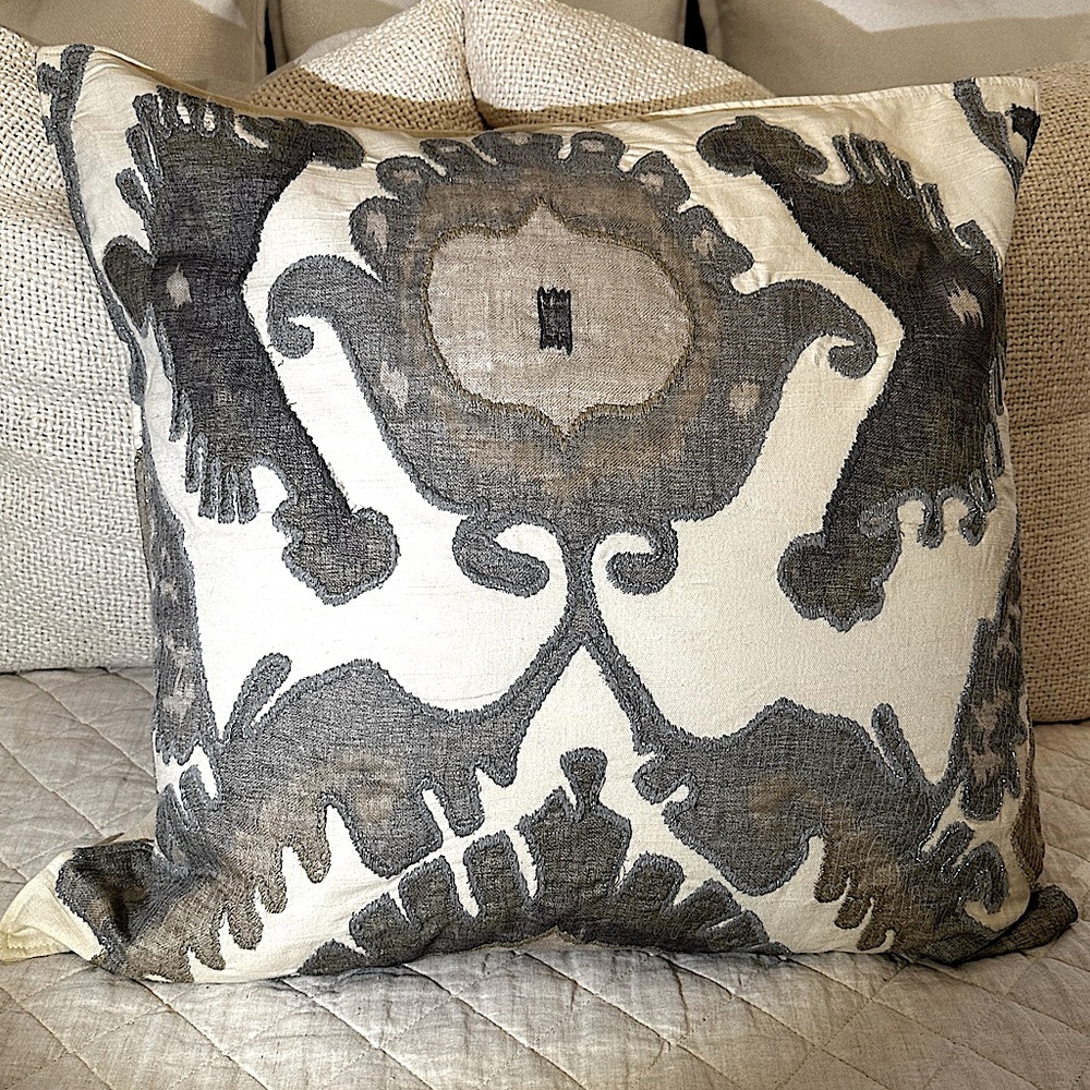 Pottery Barn Hudson Ikat neutral 24 x 24 inch pillow cover, NWT